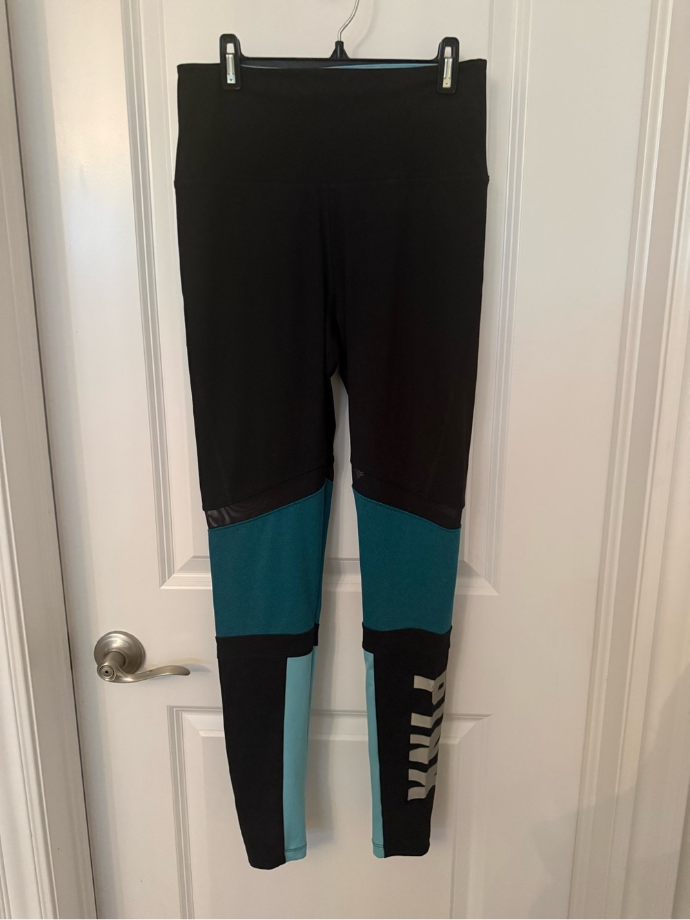 PINK Victoria's Secret Women’s Colorblock Leggings - Black & Teal